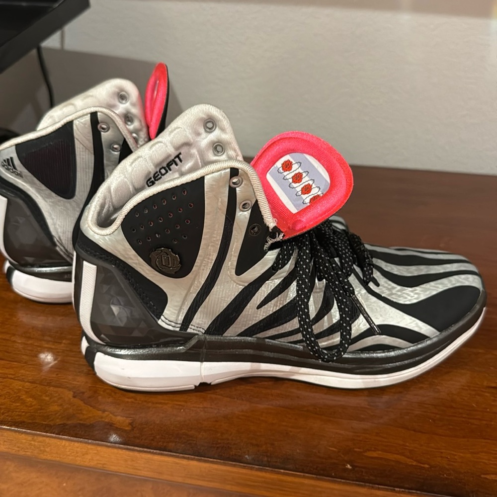 Adidas D Rose 4.5 Black Silver Zebra Hi Top. Men’s Size 7 (fits women’s 8/8.5)